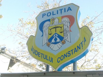 Trântit la pământ de tâlharul Pisică, pentru un telefon
